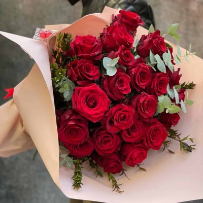 only-red-roses-2
